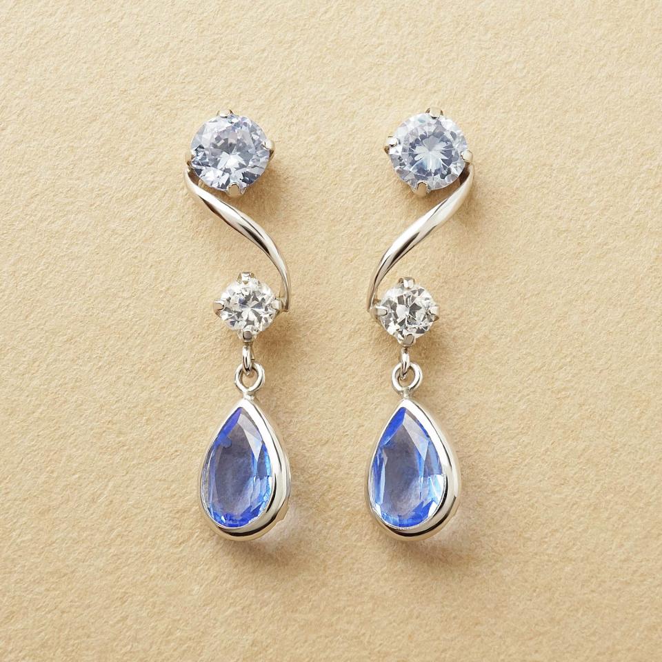 K10  ヒネリスイングピアス ブルー( WG)