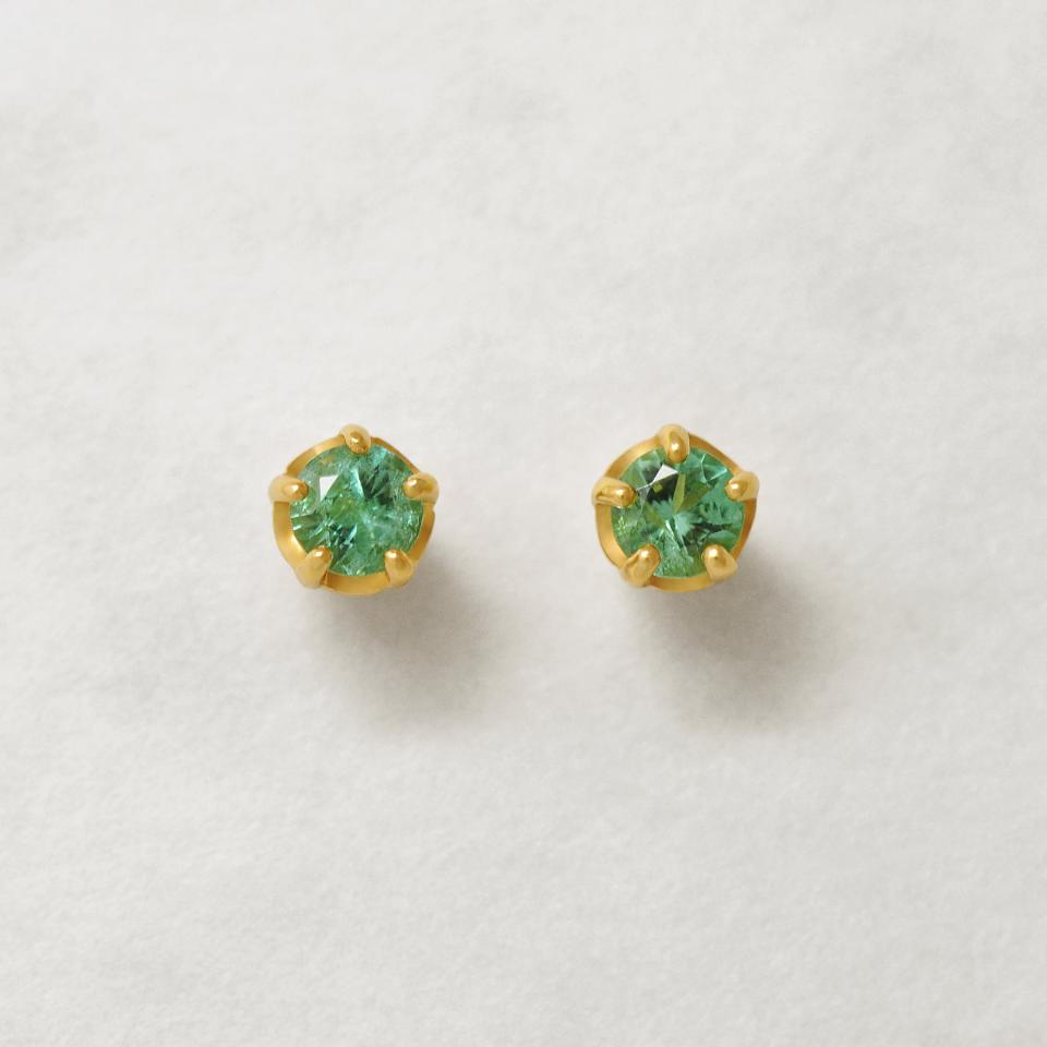 [ セカンドピアス] K18  エメラルドピアス( Φ3mm)