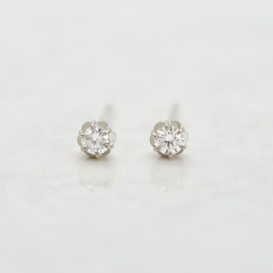 [ セカンドピアス] Ptフィオレットセッティングダイヤモンドピアス0. 1ct