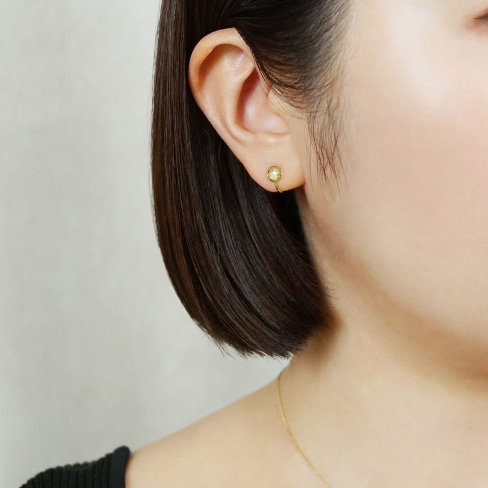 9001円 フラワー メンズピアス 花 K10 ペリドット メンズピアス