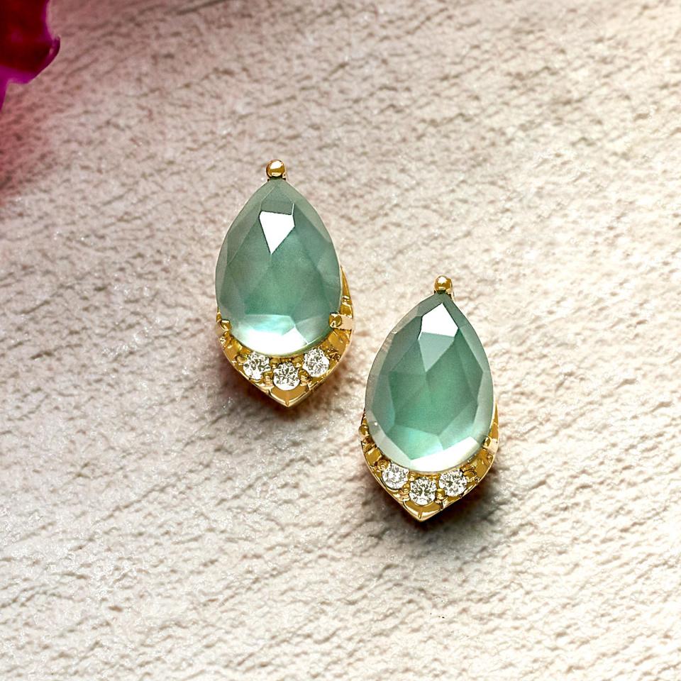 【COSTA BREEZE】K10 ラグーン　ホワイトシェル×グリーンクォーツピアス