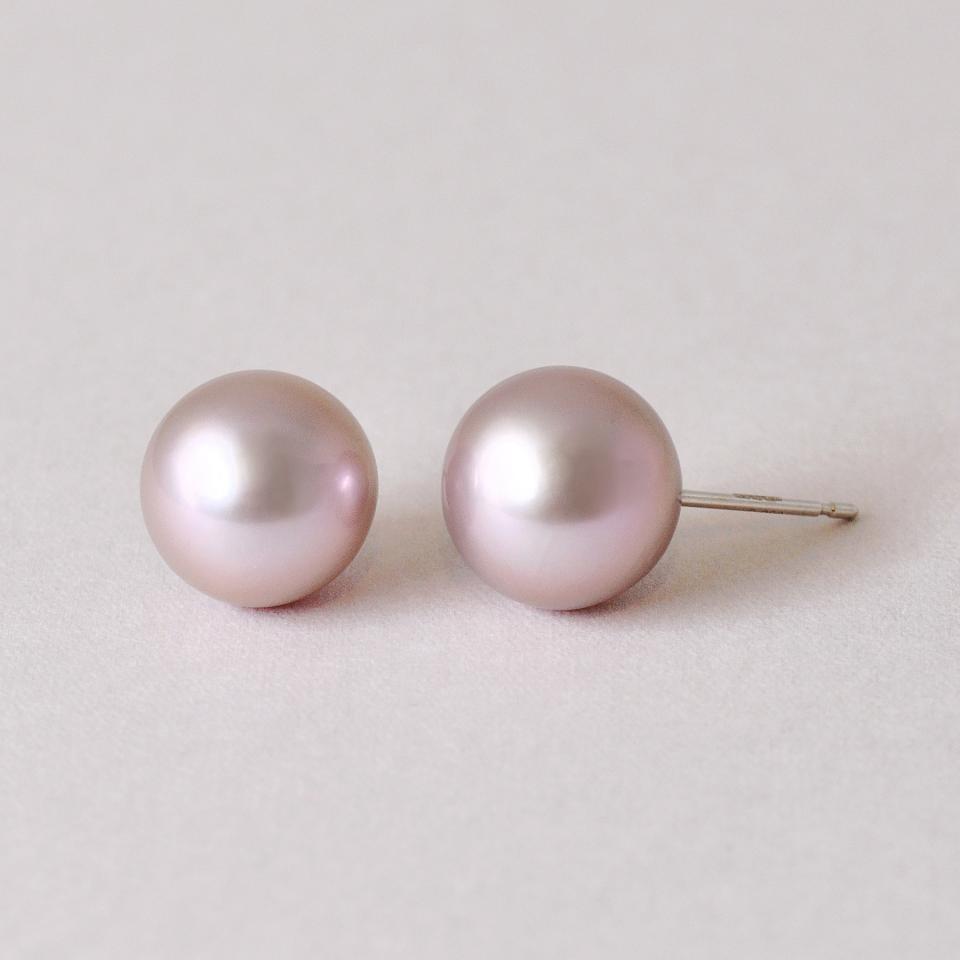 プラチナ ナチュラルカラー淡水パールスタッドピアス