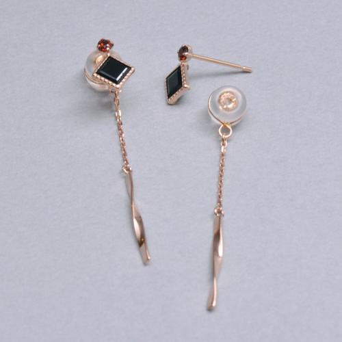 K18・K10ガーネットバックチャームピアス(PG)