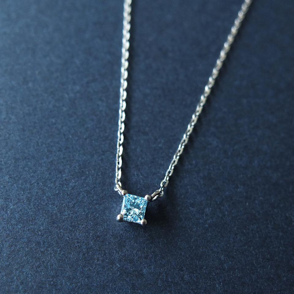 《限定BOX付き》数量限定プラチナ プリンセスカットアイスブルーダイヤモンドネックレス