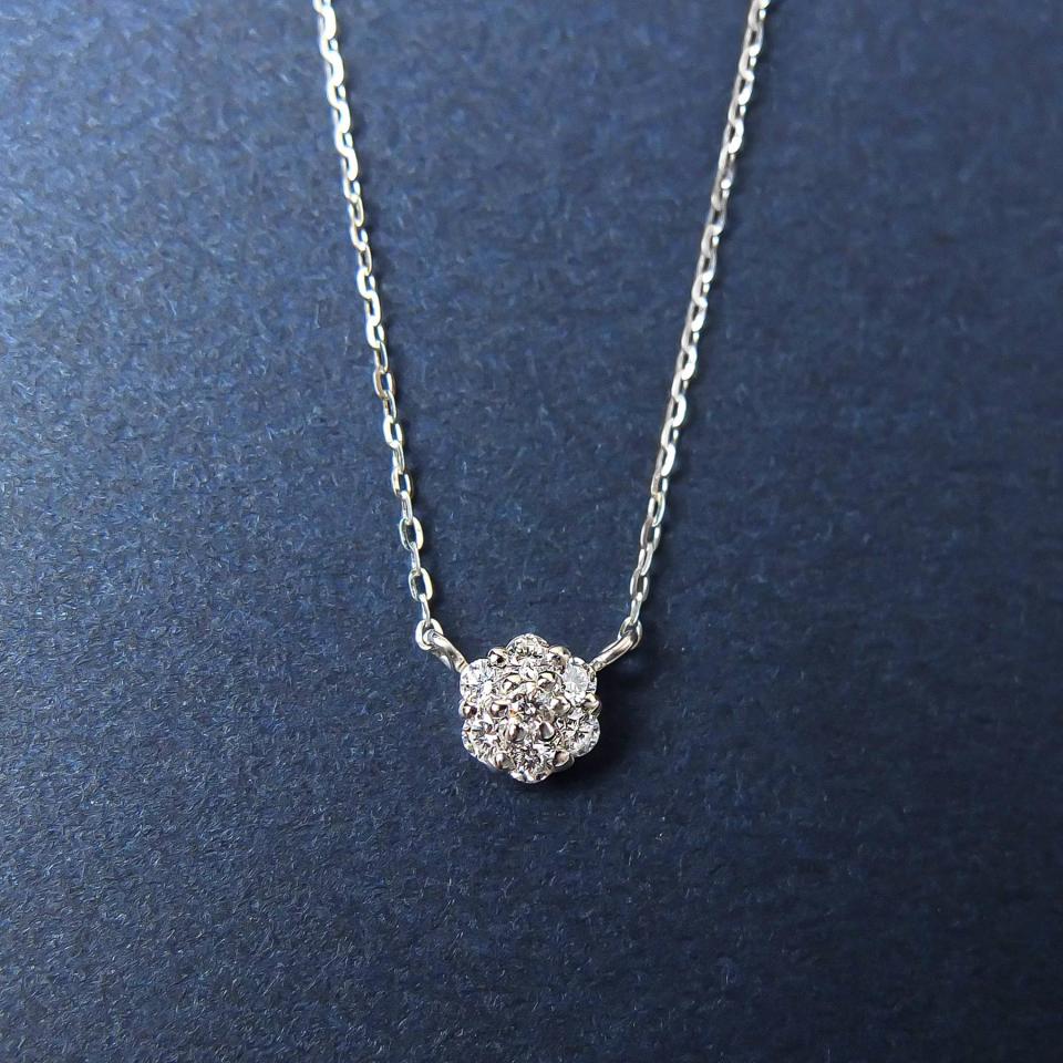 プラチナ ダイヤモンド フラワーパヴェネックレスM