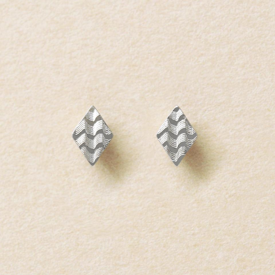[ セカンドピアス]Ptダイヤナミカットピアス