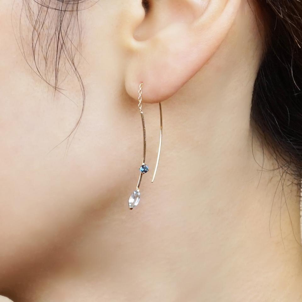 K18WGアメリカンピアス.ブルートパーズマーキスライス